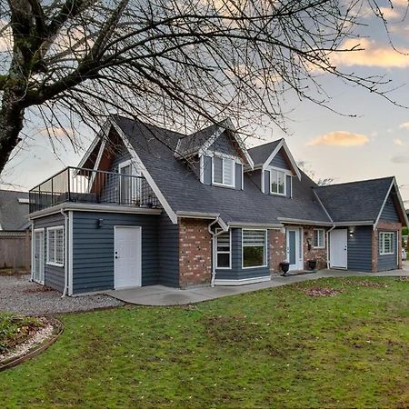 Spacious & Modern By The Beach Уайт-Рок Экстерьер фото